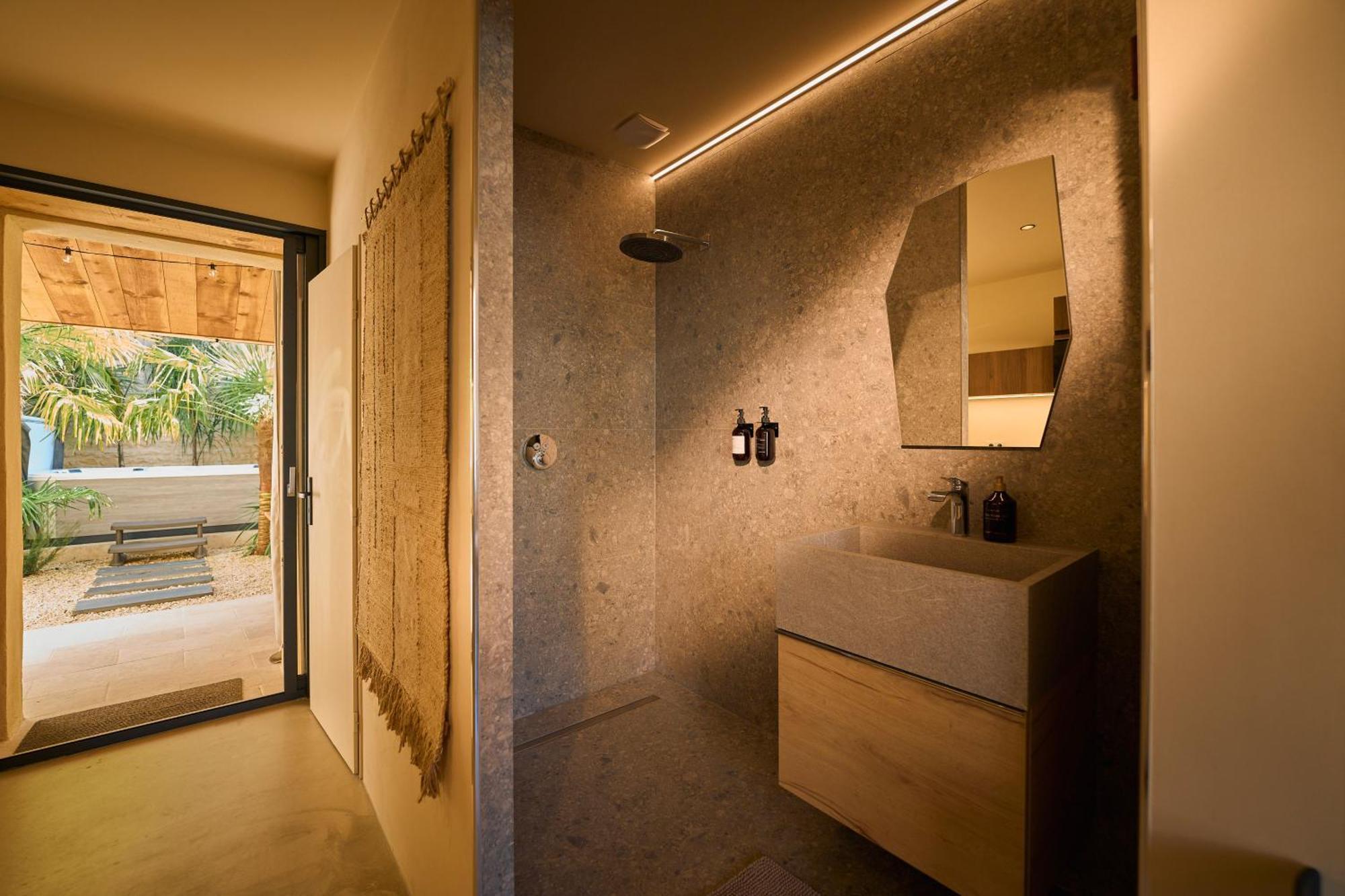 Suite Atypique - Jacuzzi Privatif En Centre Ville De Cognac Exterior foto
